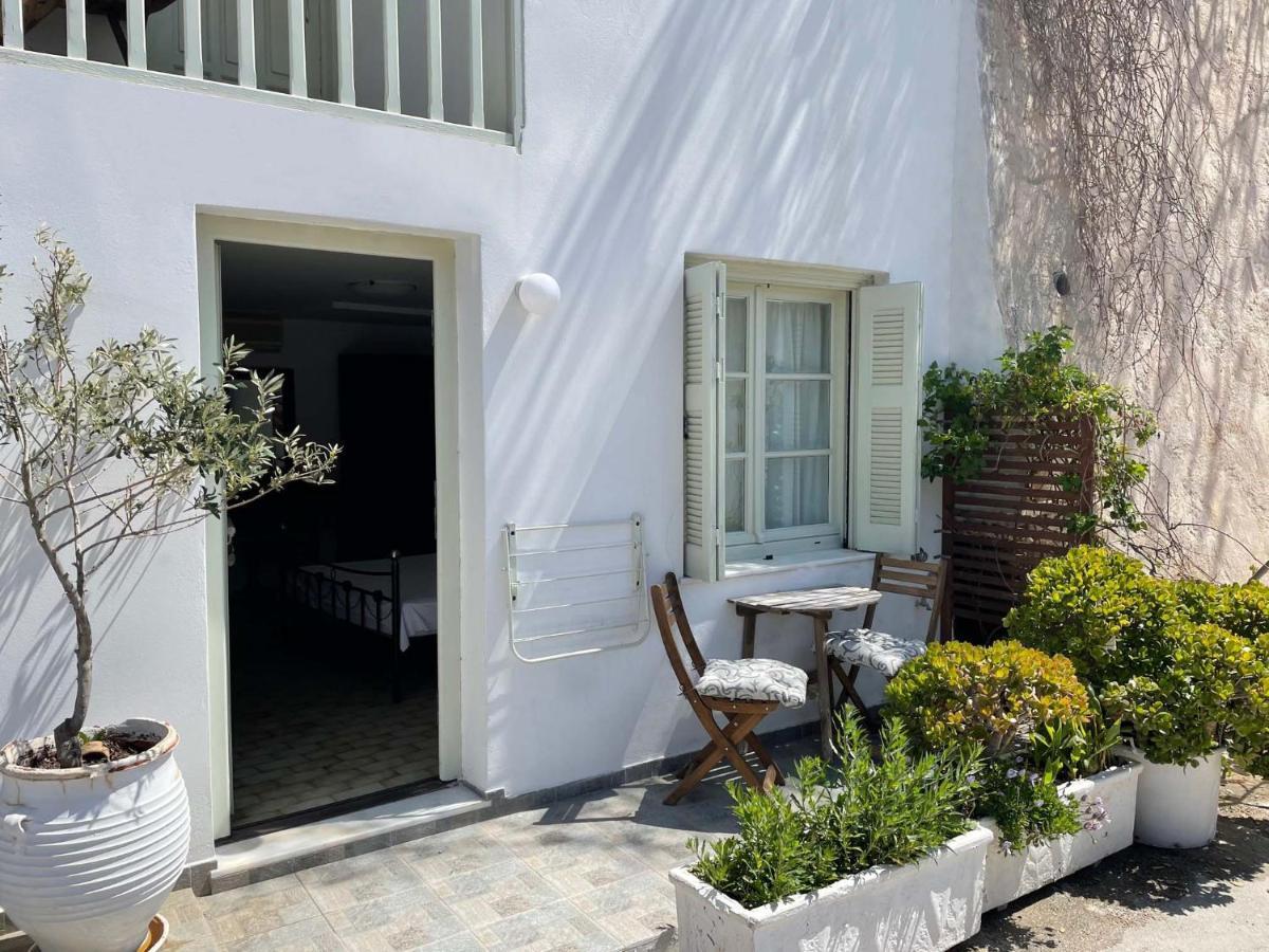 Areti's Milos Guesthouses Adámas Extérieur photo