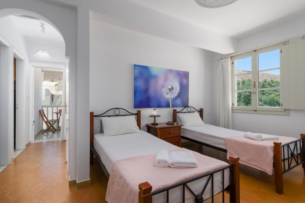 Areti's Milos Guesthouses Adámas Extérieur photo
