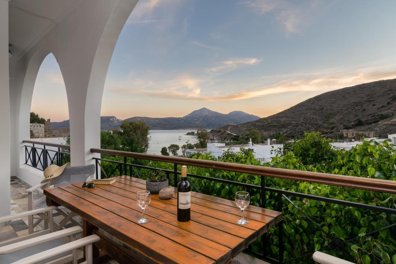Areti's Milos Guesthouses Adámas Extérieur photo