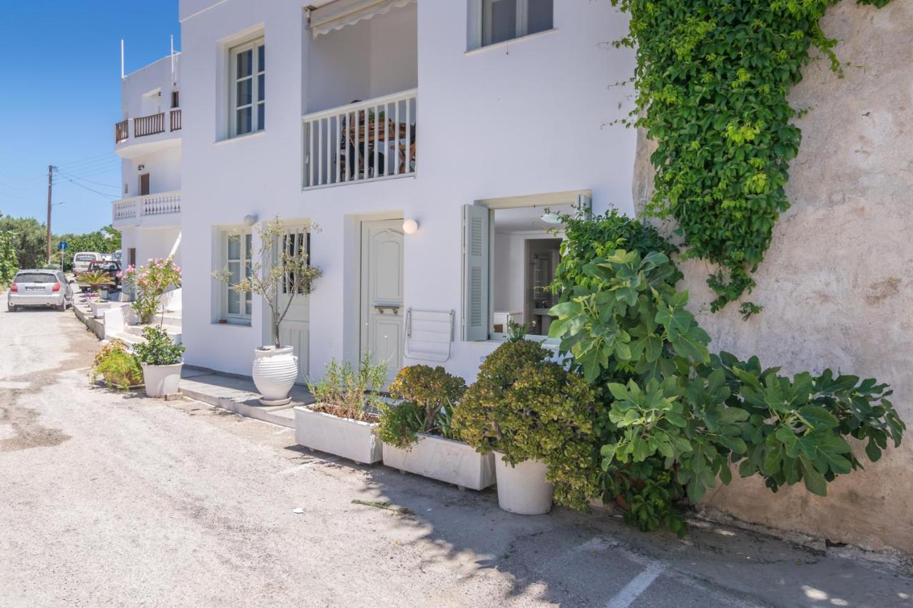Areti's Milos Guesthouses Adámas Extérieur photo