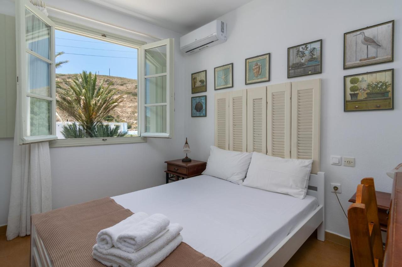 Areti's Milos Guesthouses Adámas Extérieur photo