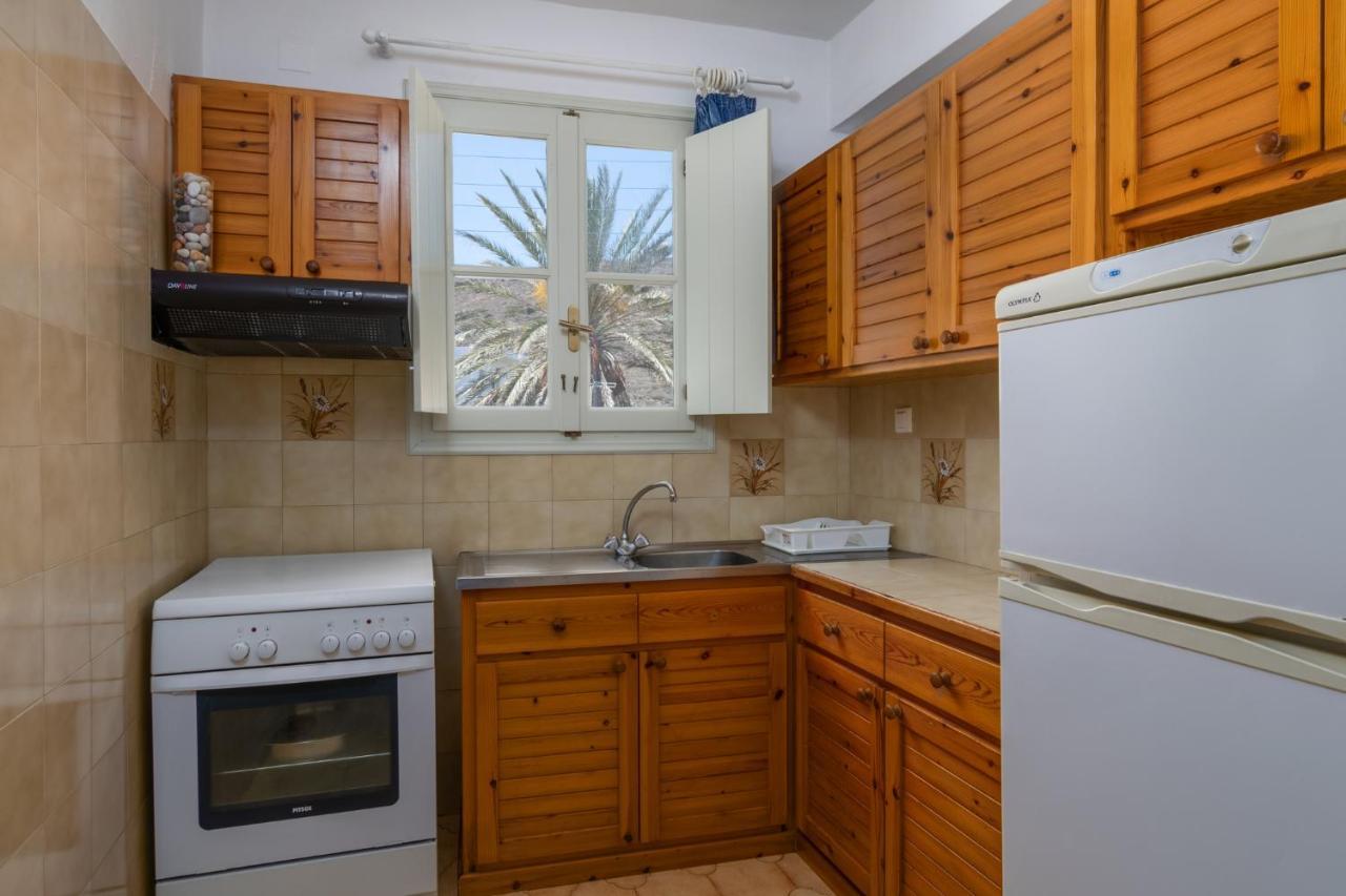 Areti's Milos Guesthouses Adámas Extérieur photo
