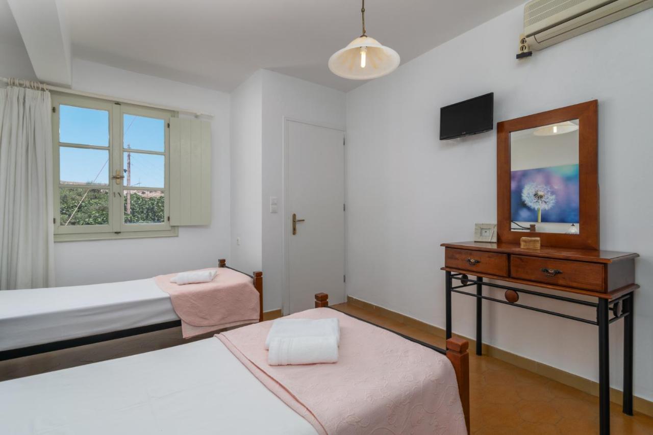 Areti's Milos Guesthouses Adámas Extérieur photo
