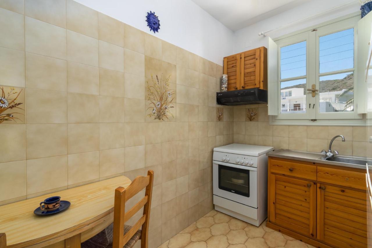 Areti's Milos Guesthouses Adámas Extérieur photo
