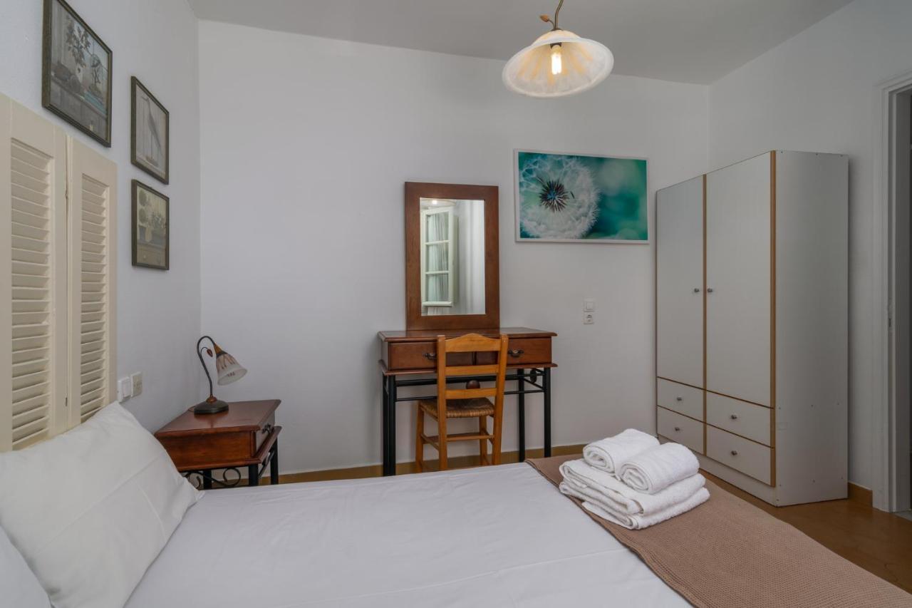 Areti's Milos Guesthouses Adámas Extérieur photo