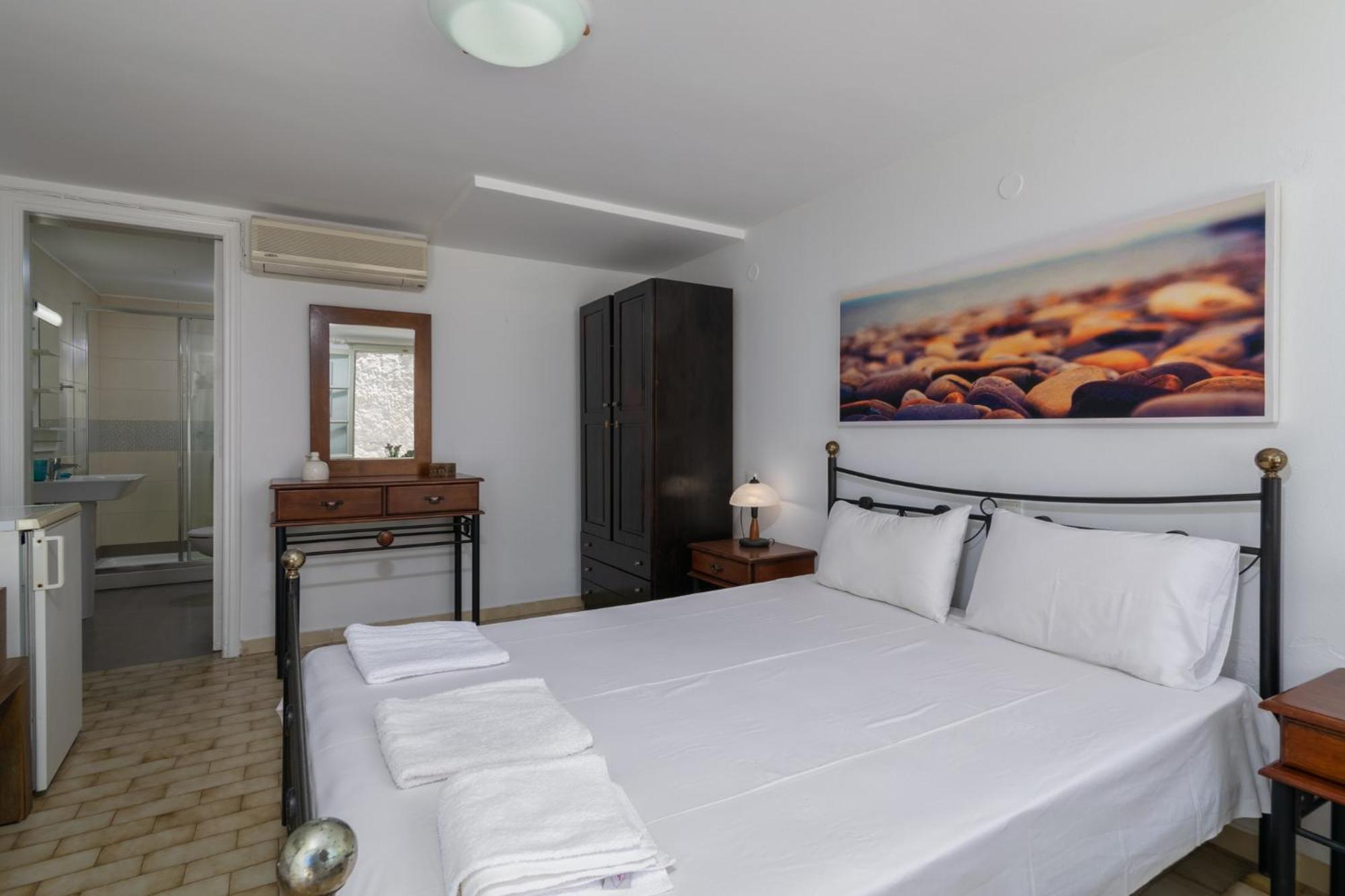 Areti's Milos Guesthouses Adámas Extérieur photo