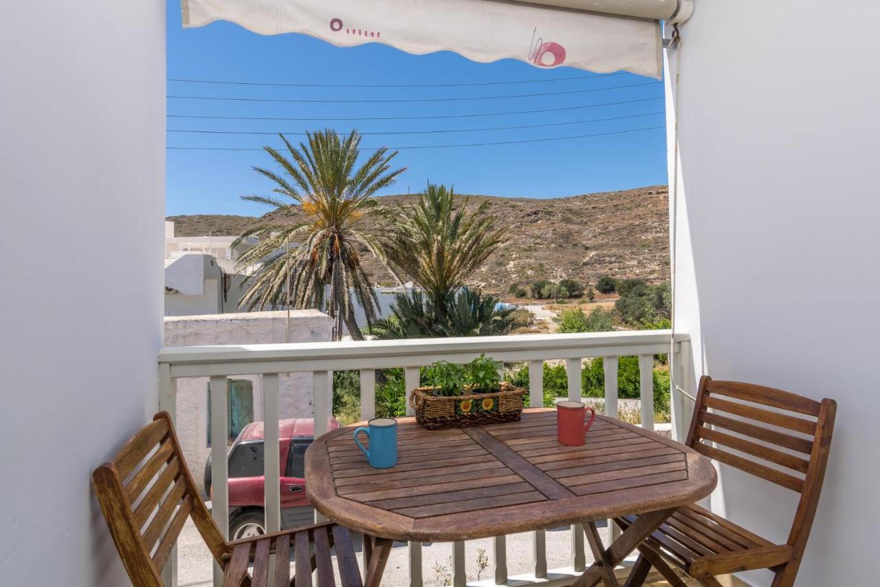Areti's Milos Guesthouses Adámas Extérieur photo