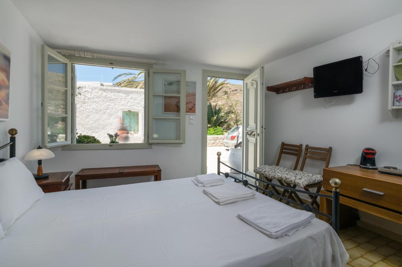 Areti's Milos Guesthouses Adámas Extérieur photo
