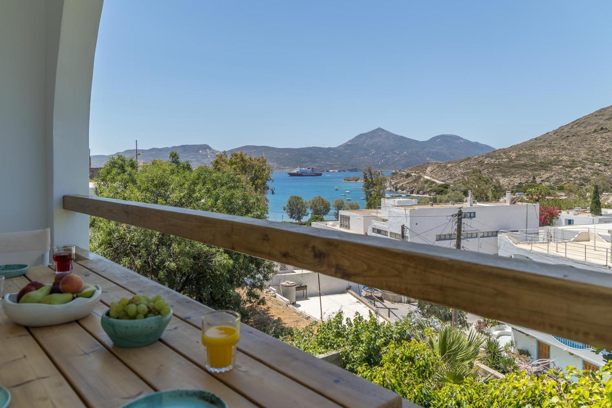 Areti's Milos Guesthouses Adámas Extérieur photo