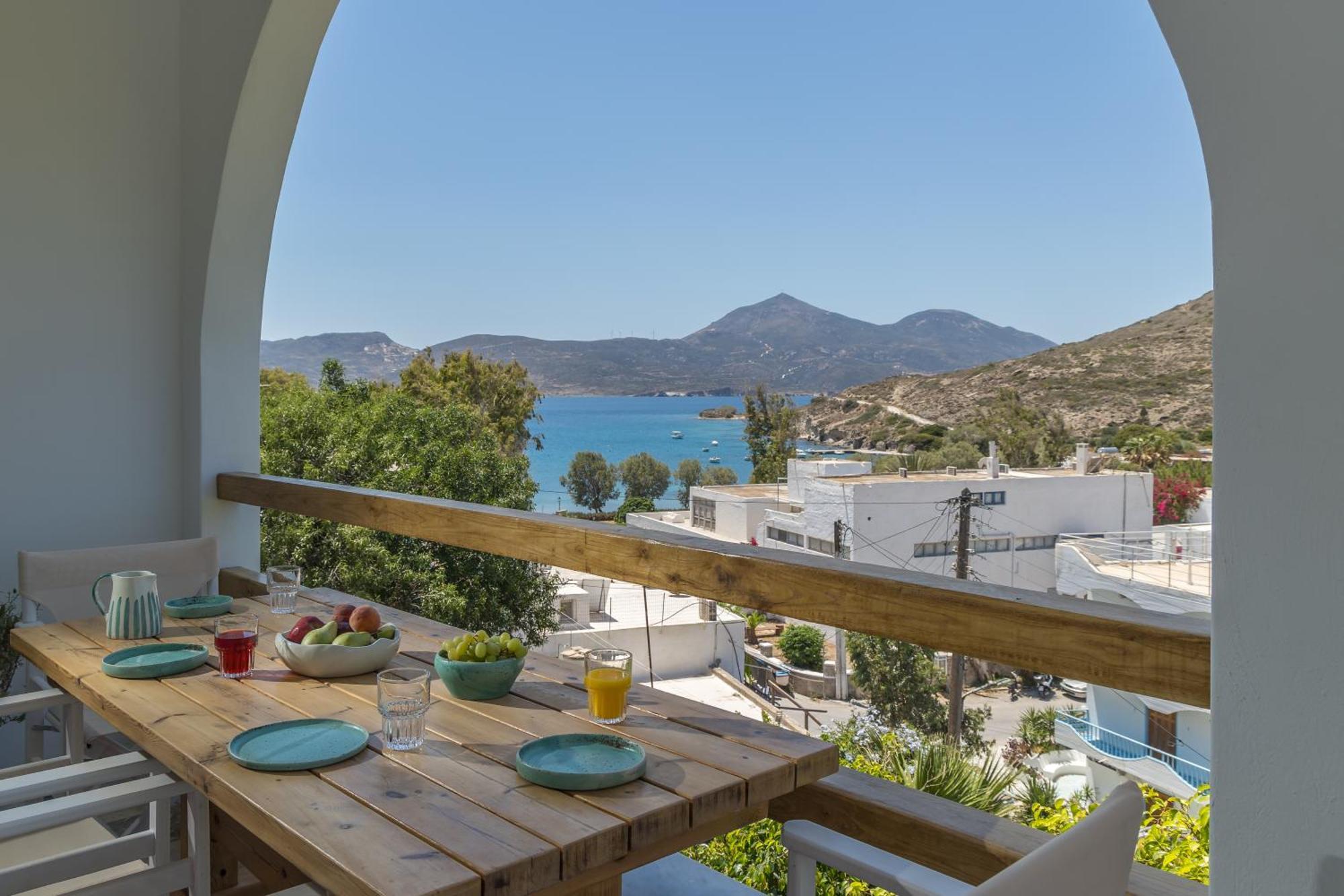 Areti's Milos Guesthouses Adámas Extérieur photo