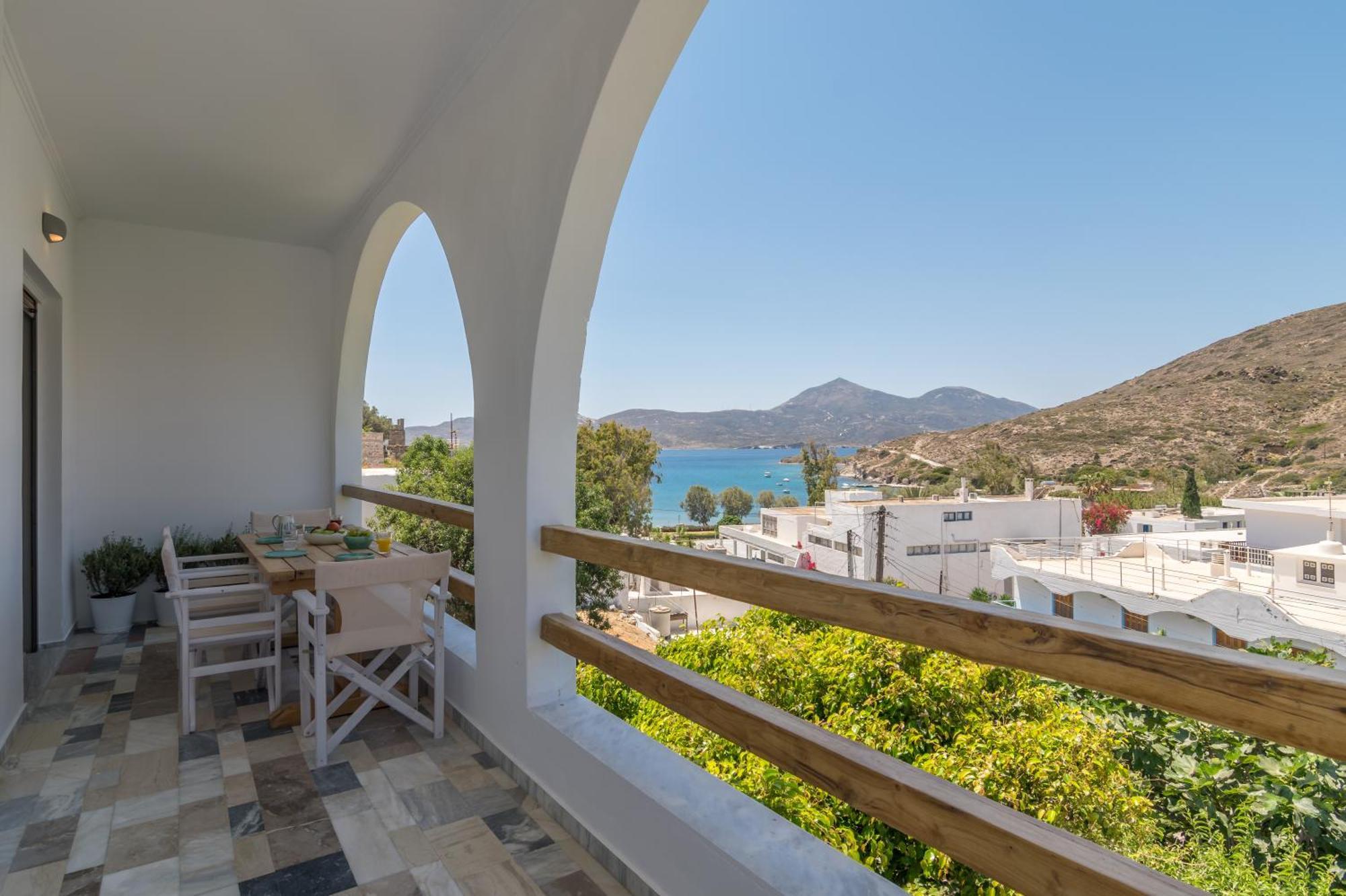 Areti's Milos Guesthouses Adámas Extérieur photo